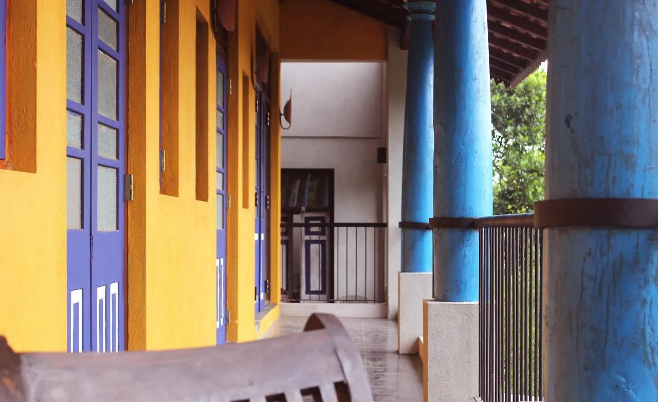 מלון Blue Pillars קנדי