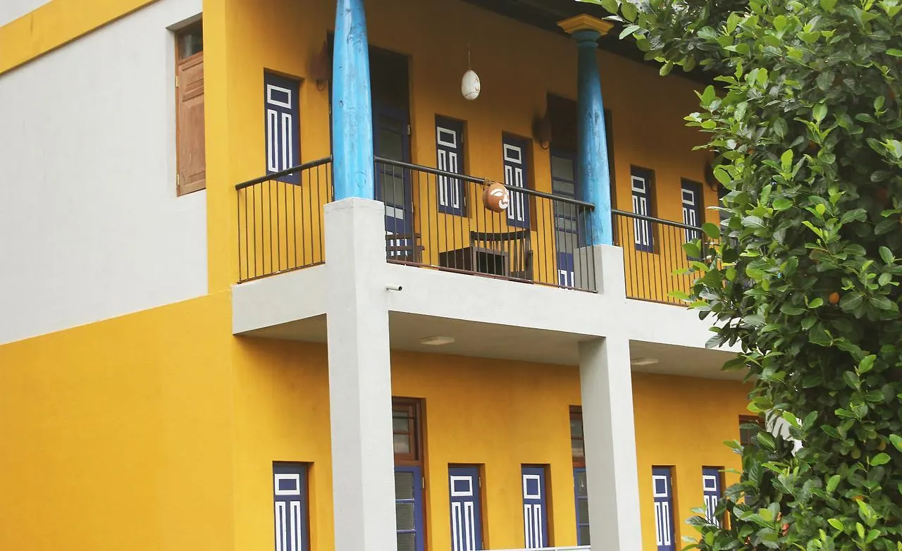 Blue Pillars קנדי סרי לנקה