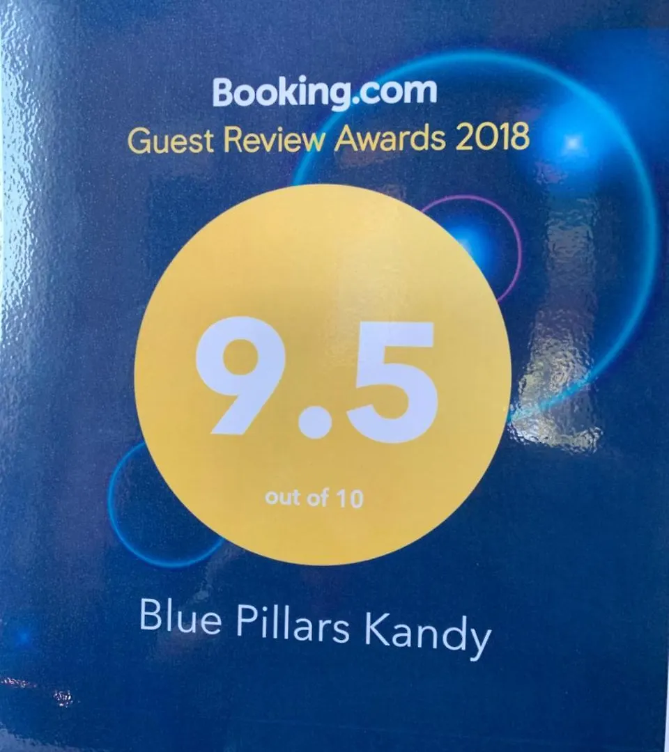 Blue Pillars קנדי מלון