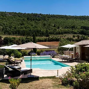 https://mon-ventoux-cozyhotes.fr-provencehotel.com