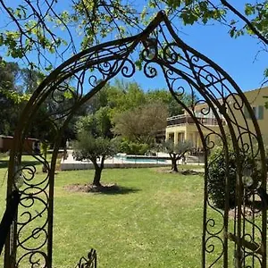 https://leveil-en-provence.fr-provencehotel.com